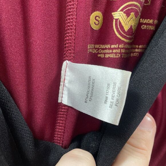 Her Universe Pants Womens Small Red Wonder Woman Leggings Pull On DC Comics - Picture 11 of 12